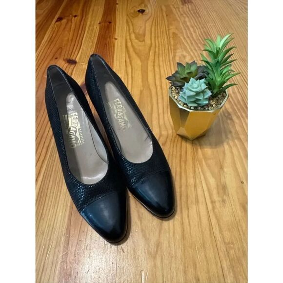 Salvatore Ferragamo Shoes - Salvadore Farragamo Ladies Pumps Made In Italy 10 1/2 AAA Black Pebbled Leather